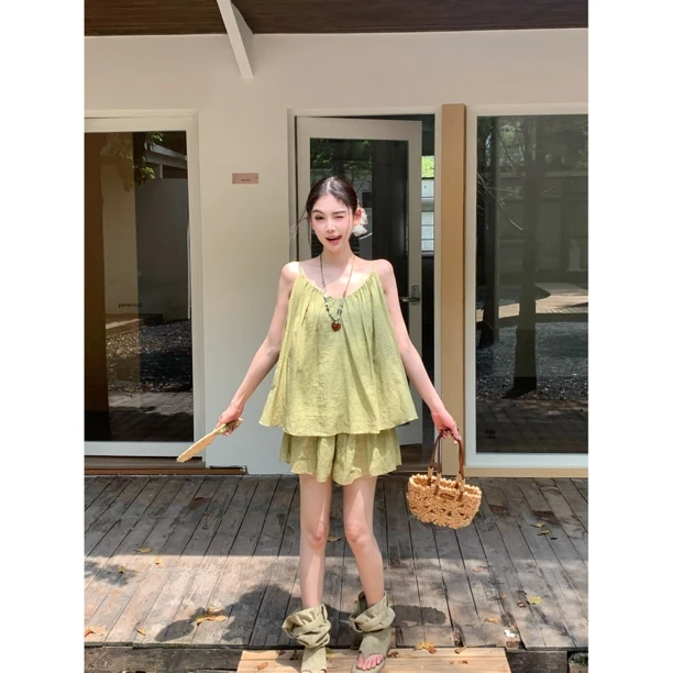 【赵小小&绿色脑袋～显白满分】27931 吊带背心显瘦宽松上衣+半身裙