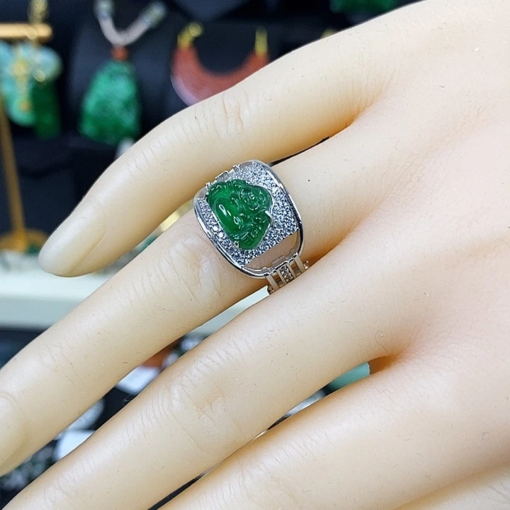 翡翠未镶嵌颈饰戒指