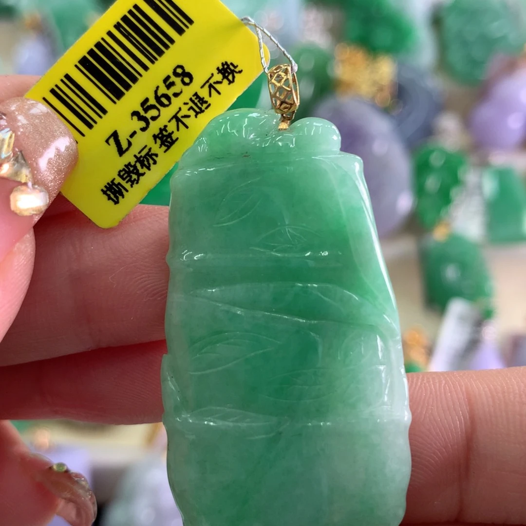 翡翠吊坠(不含链)18K金镶嵌