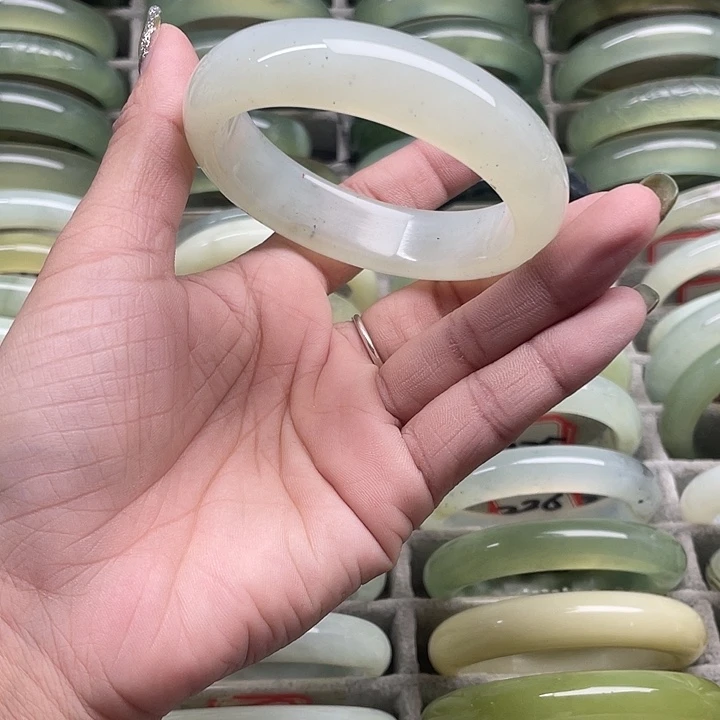 蛇纹石玉未镶嵌手镯205