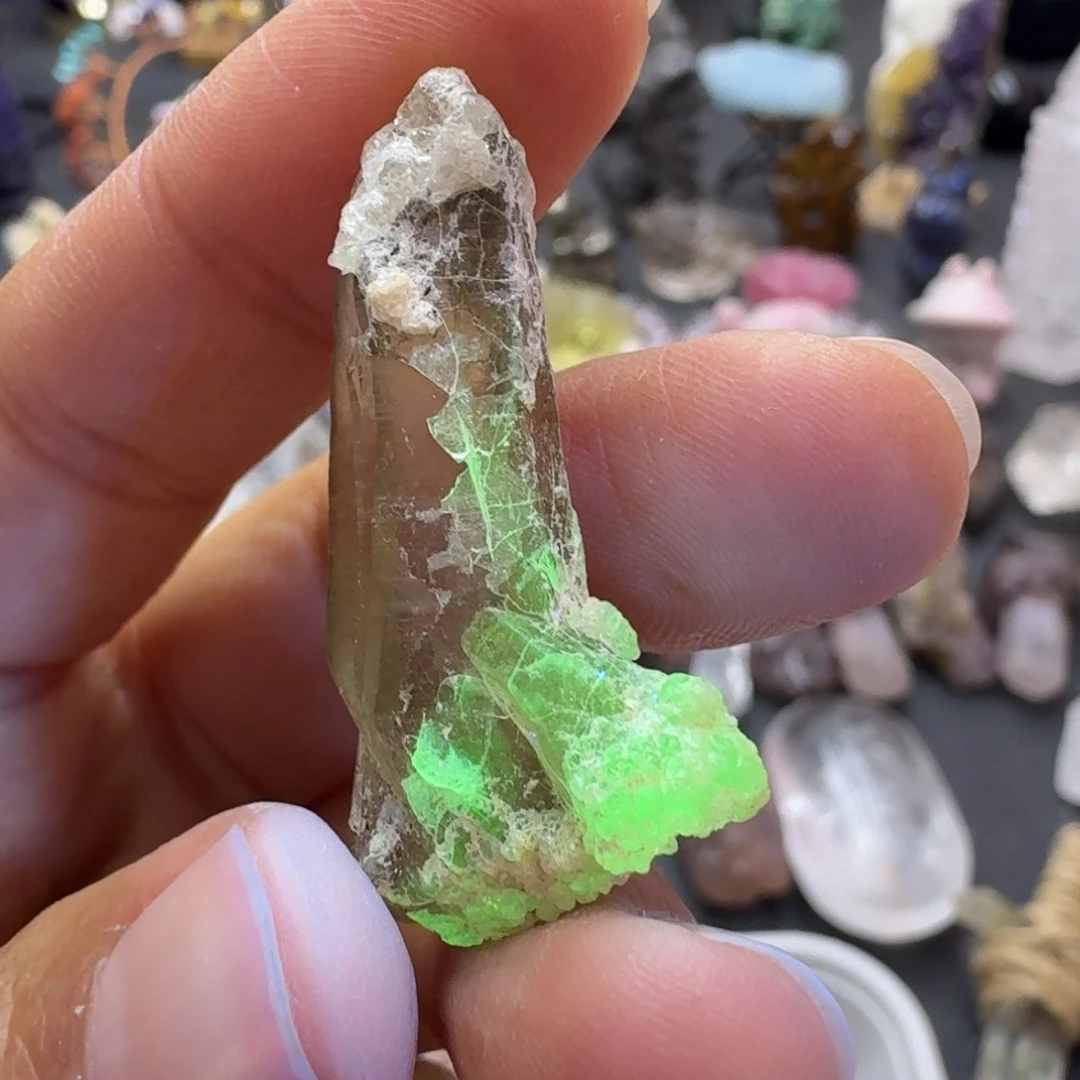 石材水晶玉滴石共生