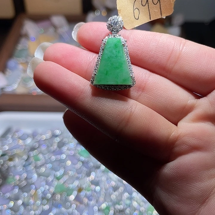 翡翠银S925镶嵌颈饰翡翠