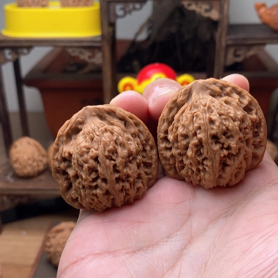 文玩核桃把件三角桃心桩全品一字底红皮