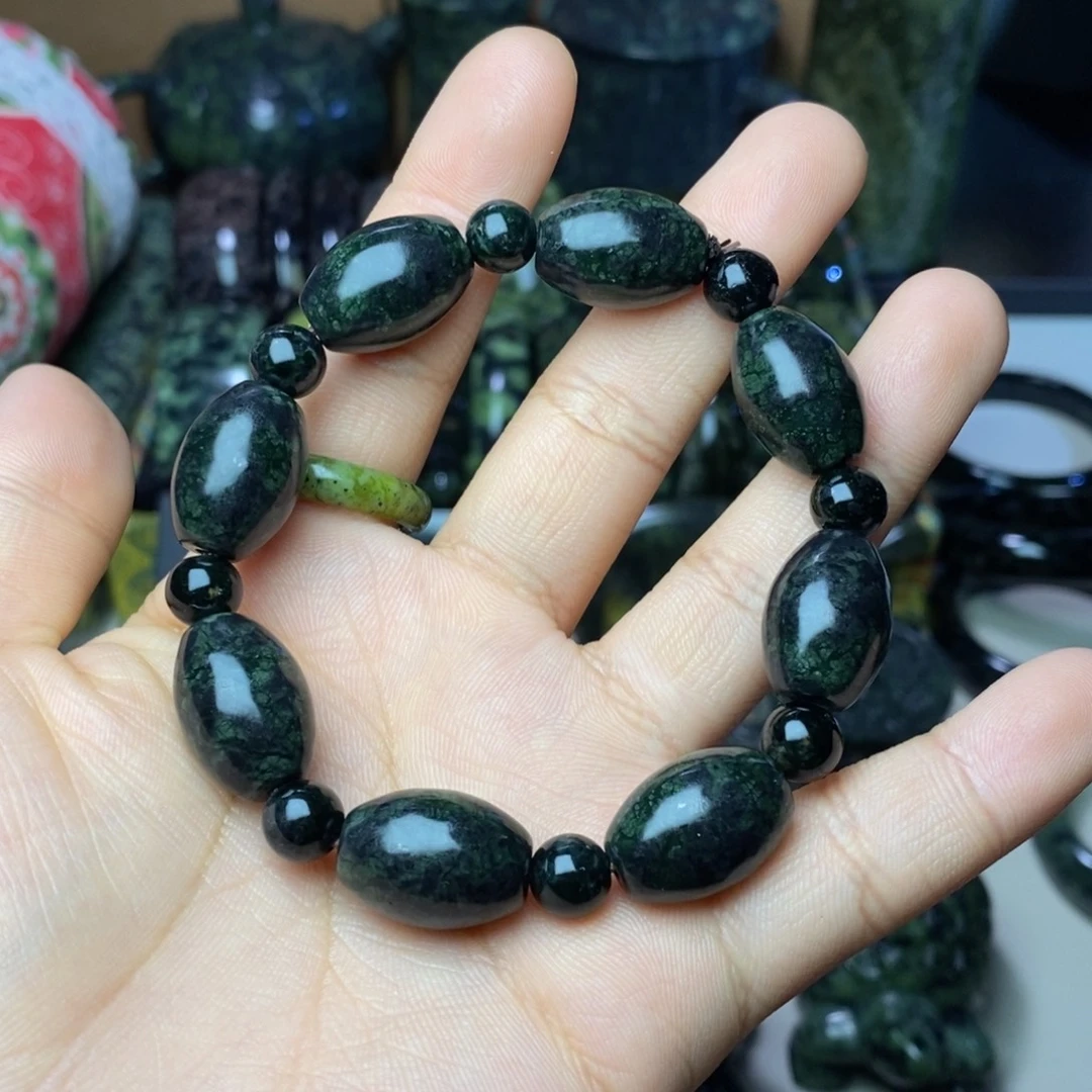 幸***人未镶嵌蛇纹石玉吊坠