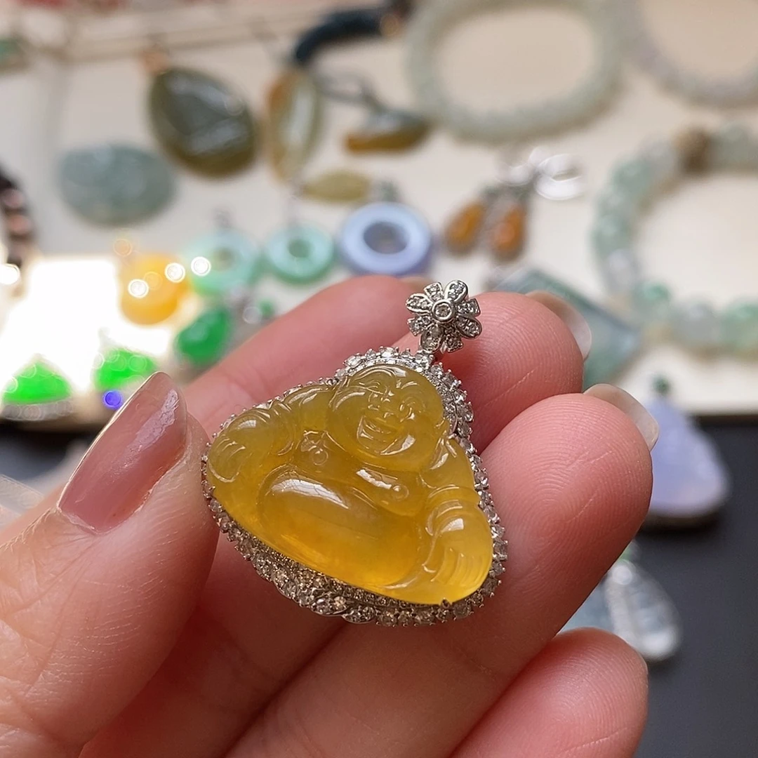 翡翠颈饰18K金镶嵌冰黄翡佛公