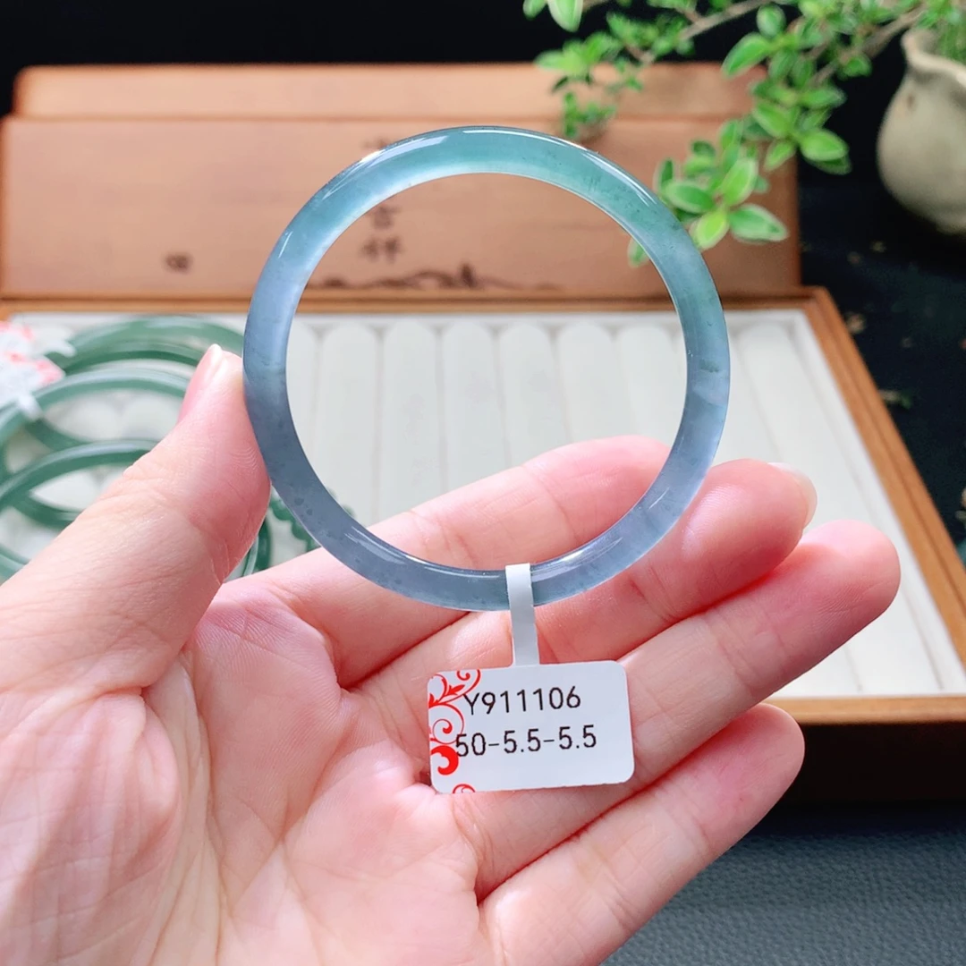 未镶嵌手镯（圆镯）翡翠