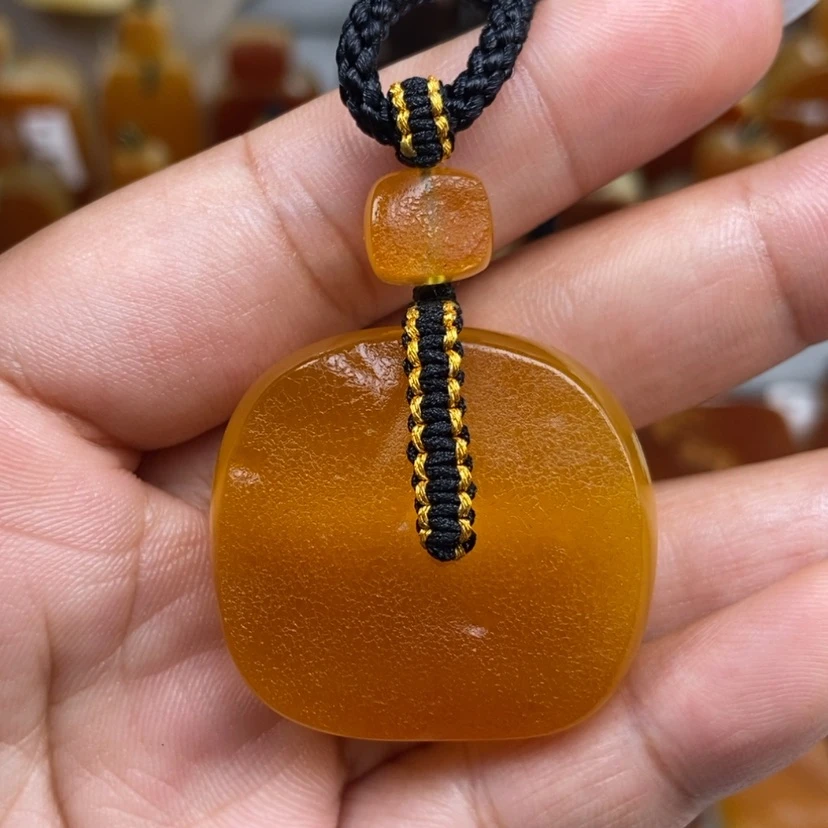 【闪购商品】琥珀颈饰未镶嵌
