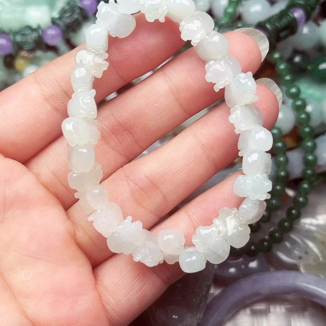 翡翠挂件未镶嵌翡翠