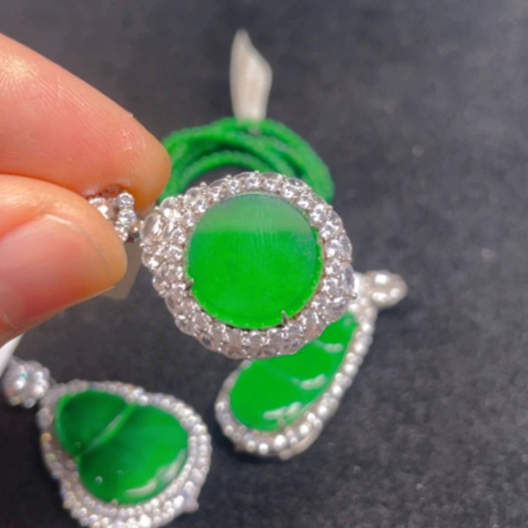 【闪购商品】颈饰银S925镶嵌翡翠吊坠