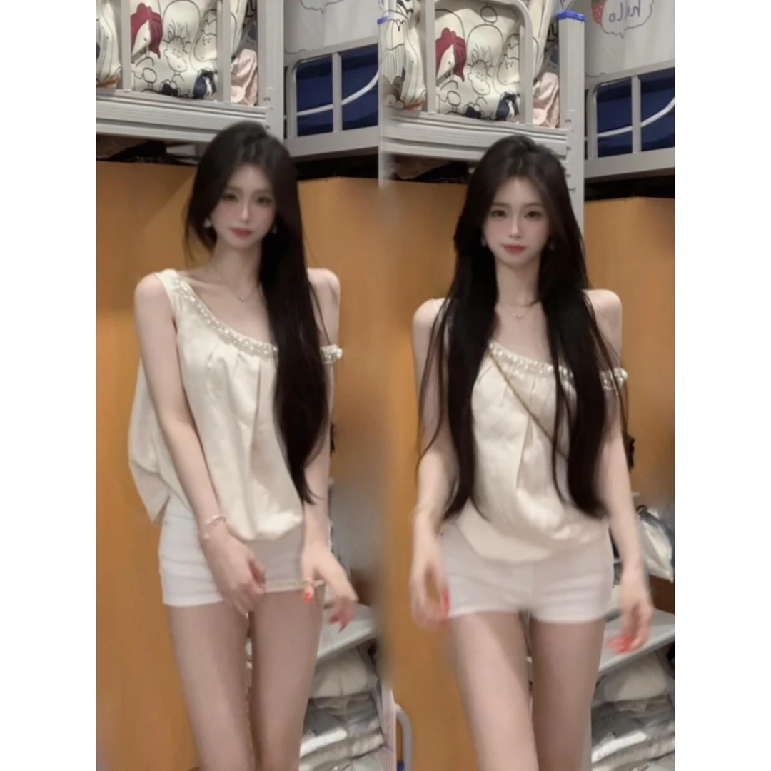 MARIE.COCO法式气质纯欲风镶钻斜肩吊带上衣短裤独特超好看套装女