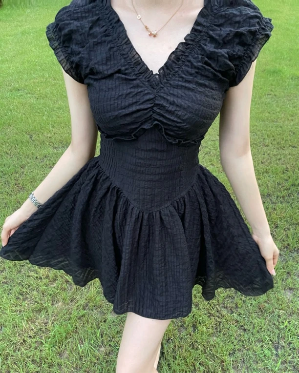 夏季V领显瘦黑色系收腰连衣裙