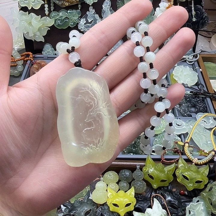 岫玉未镶嵌吊坠(赠链)