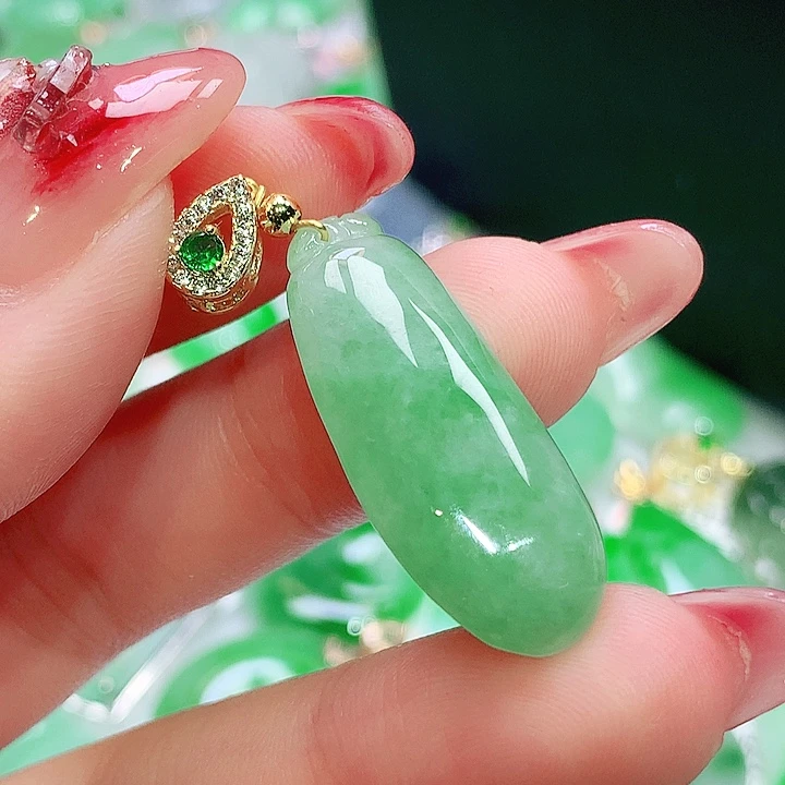 翡翠未镶嵌颈饰翡翠