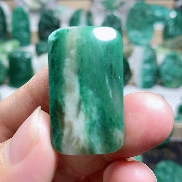 未镶嵌独山玉颈饰