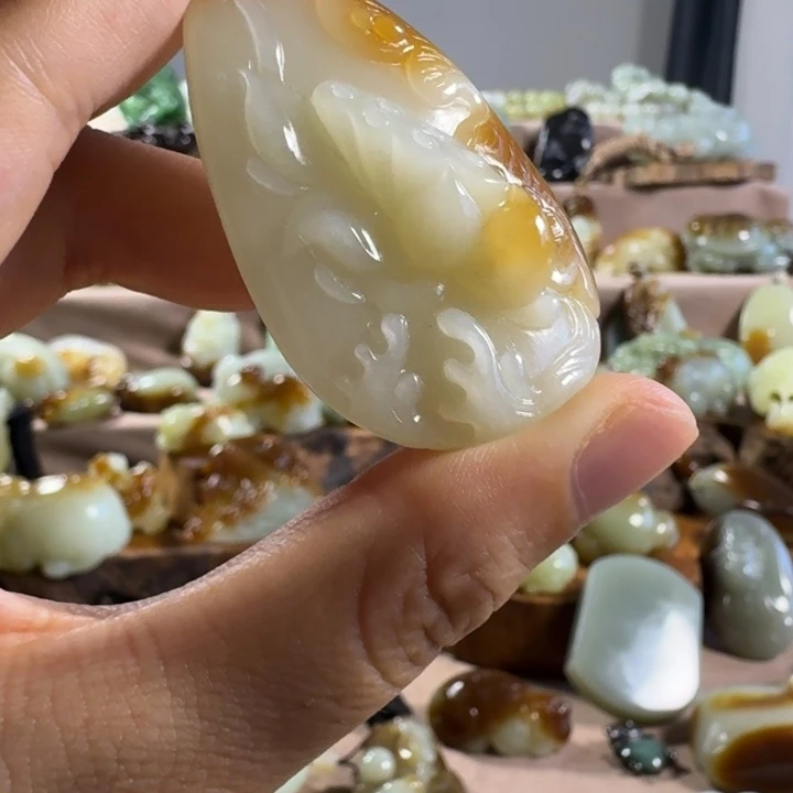 和田玉（糖玉）未镶嵌颈饰