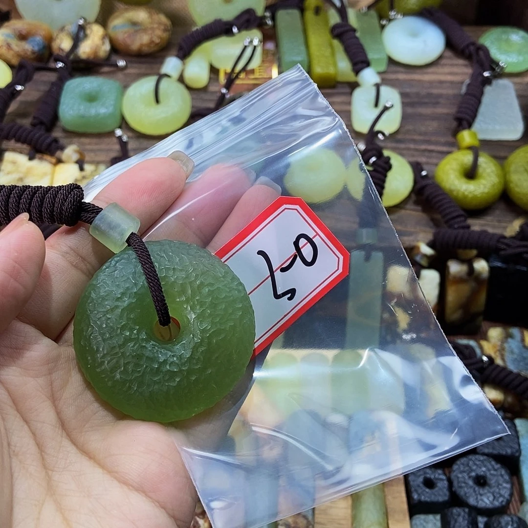 蛇纹石玉未镶嵌挂件万****.