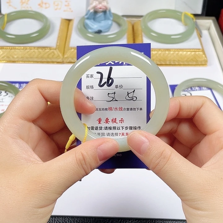 和田玉未镶嵌手镯