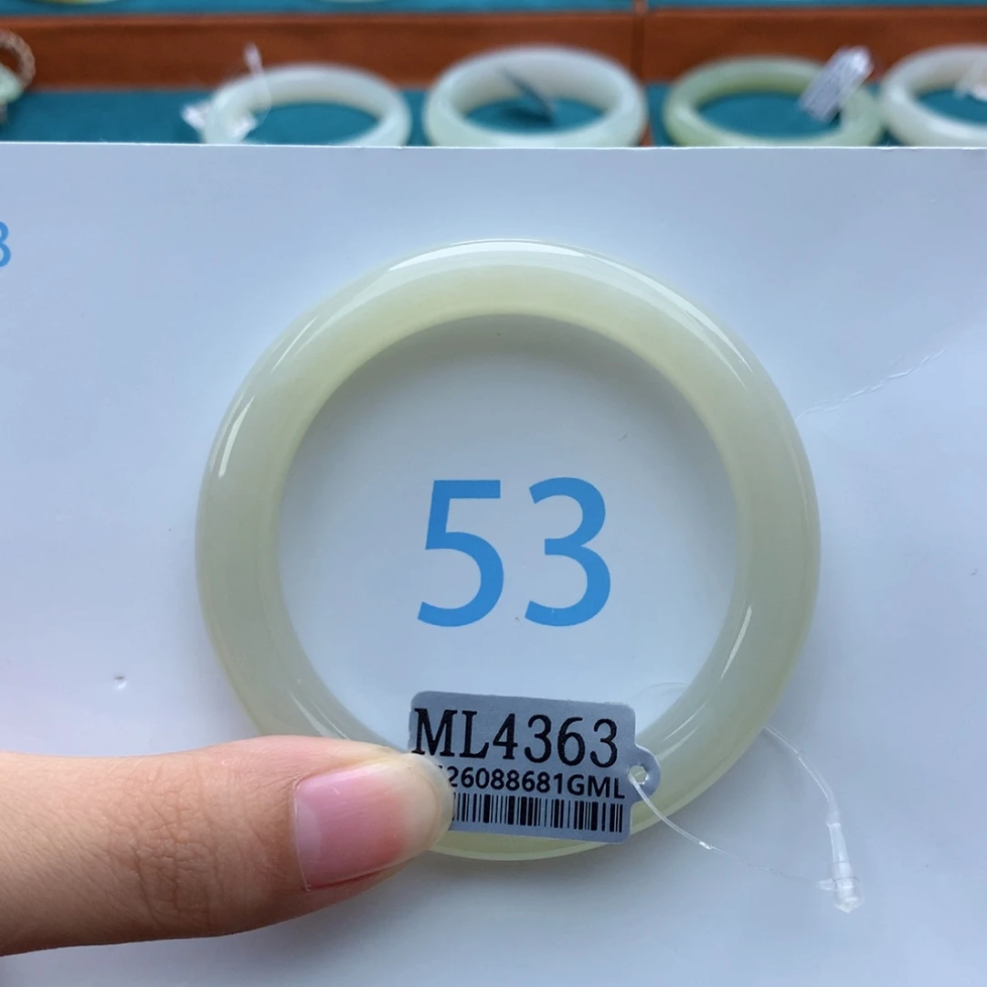 多***亿和田玉手镯未镶嵌