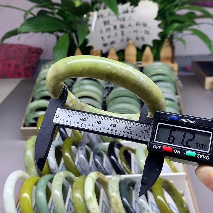 未镶嵌蛇纹石玉手镯39