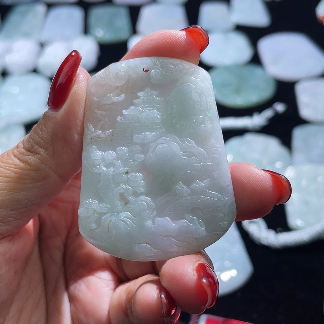 翡翠未镶嵌颈饰山水