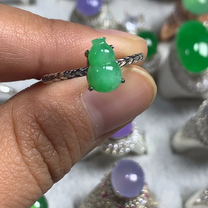 翡翠未镶嵌戒指铜托，卖裸石，需要二次镶嵌