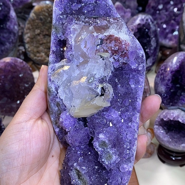 紫晶未镶嵌大型摆件（非配饰）