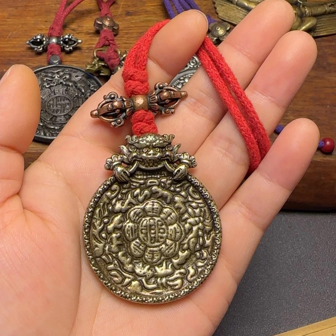 亮***子泥塑。藏传牌子……藏传牌子