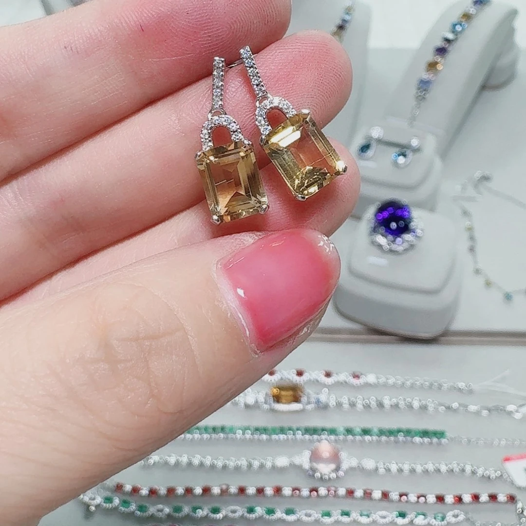 925银合成碳硅石耳钉