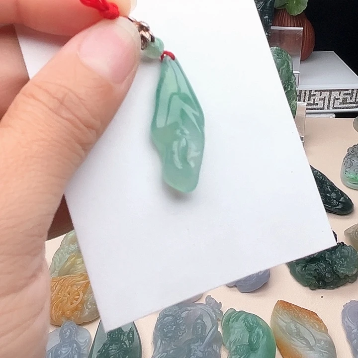 翡翠未镶嵌颈饰悟道