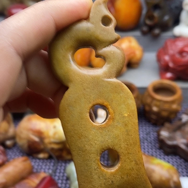未镶嵌蛇纹石玉颈饰