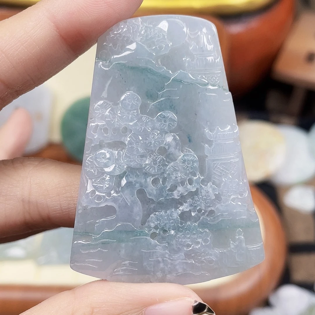 翡翠未镶嵌颈饰山水