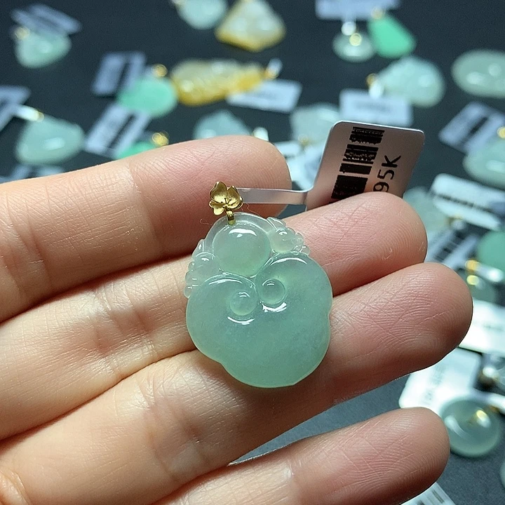 翡翠18K金镶嵌颈饰吊坠