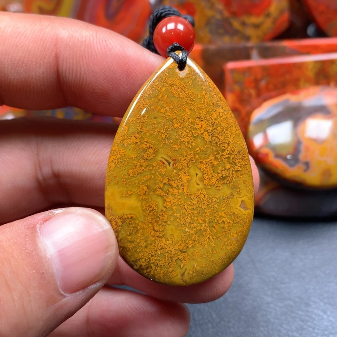 玛瑙/玉髓颈饰未镶嵌廖**道