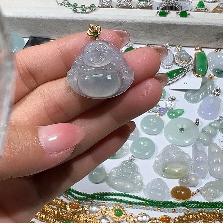 颈饰18K金镶嵌翡翠