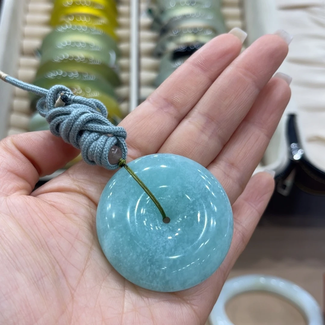 飞***儿蛇纹石玉未镶嵌颈饰