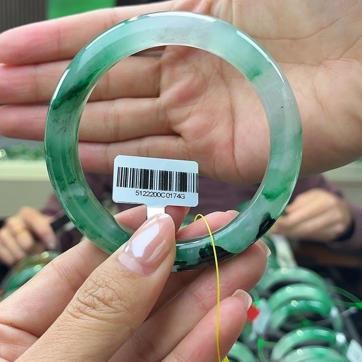 石英质玉未镶嵌颈饰手镯55圈