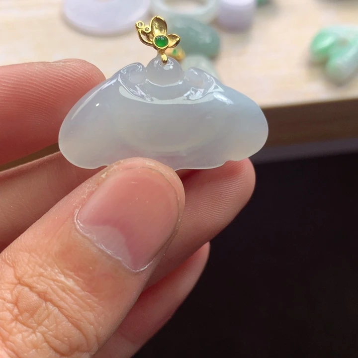 翡翠未镶嵌颈饰吊坠