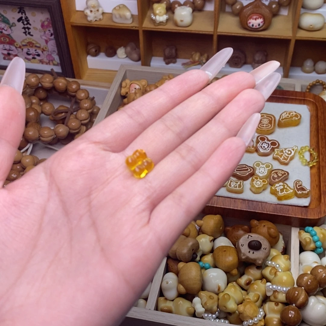 吊坠猴头核桃0.21克小花