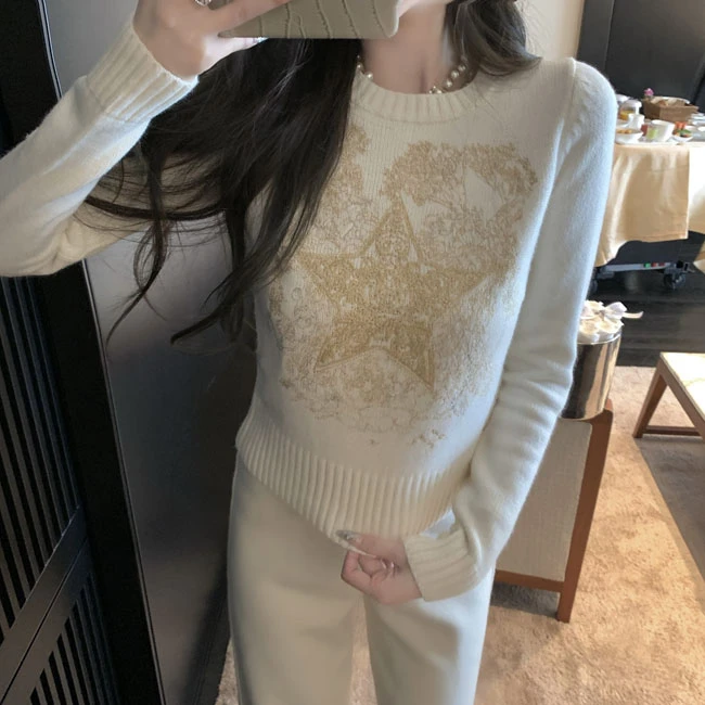 长袖白色刺绣针织毛衣秋冬女慵懒高级感修身重工圆领套头短款上衣