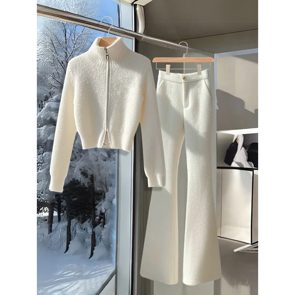 一整套冬季穿搭小个子高端独特超好看毛衣白色喇叭厚直筒裤套装女