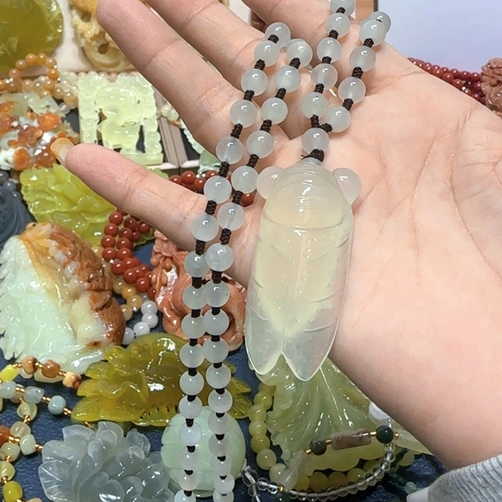 未镶嵌蛇纹石玉吊坠