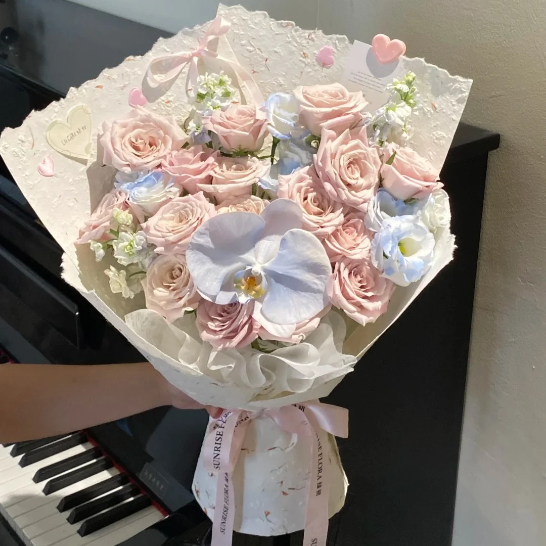 [爱你一生]漫塔玫瑰花蝴蝶兰混搭花束
