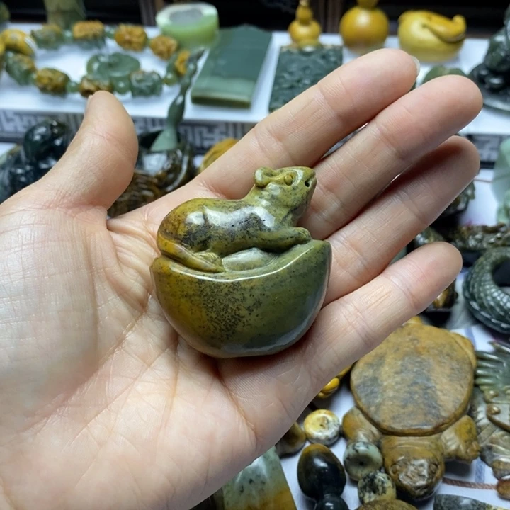 岫岩河磨玉（透闪石质玉）手把未镶嵌呵*