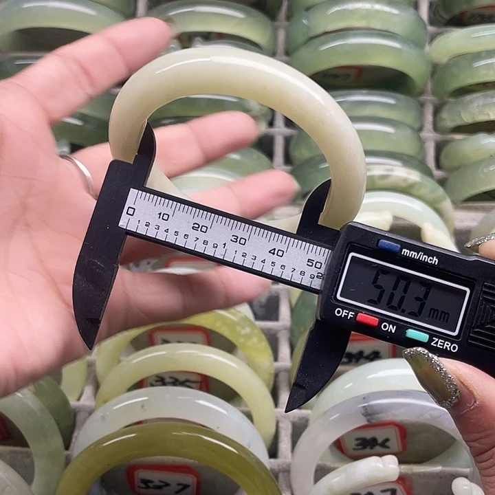 蛇纹石玉未镶嵌手镯359