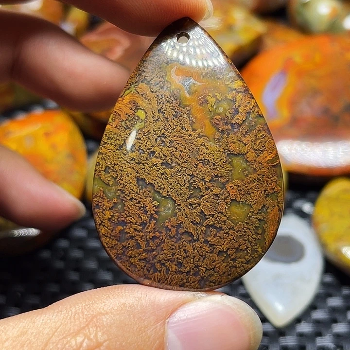 至***石玛瑙/玉髓未镶嵌颈饰