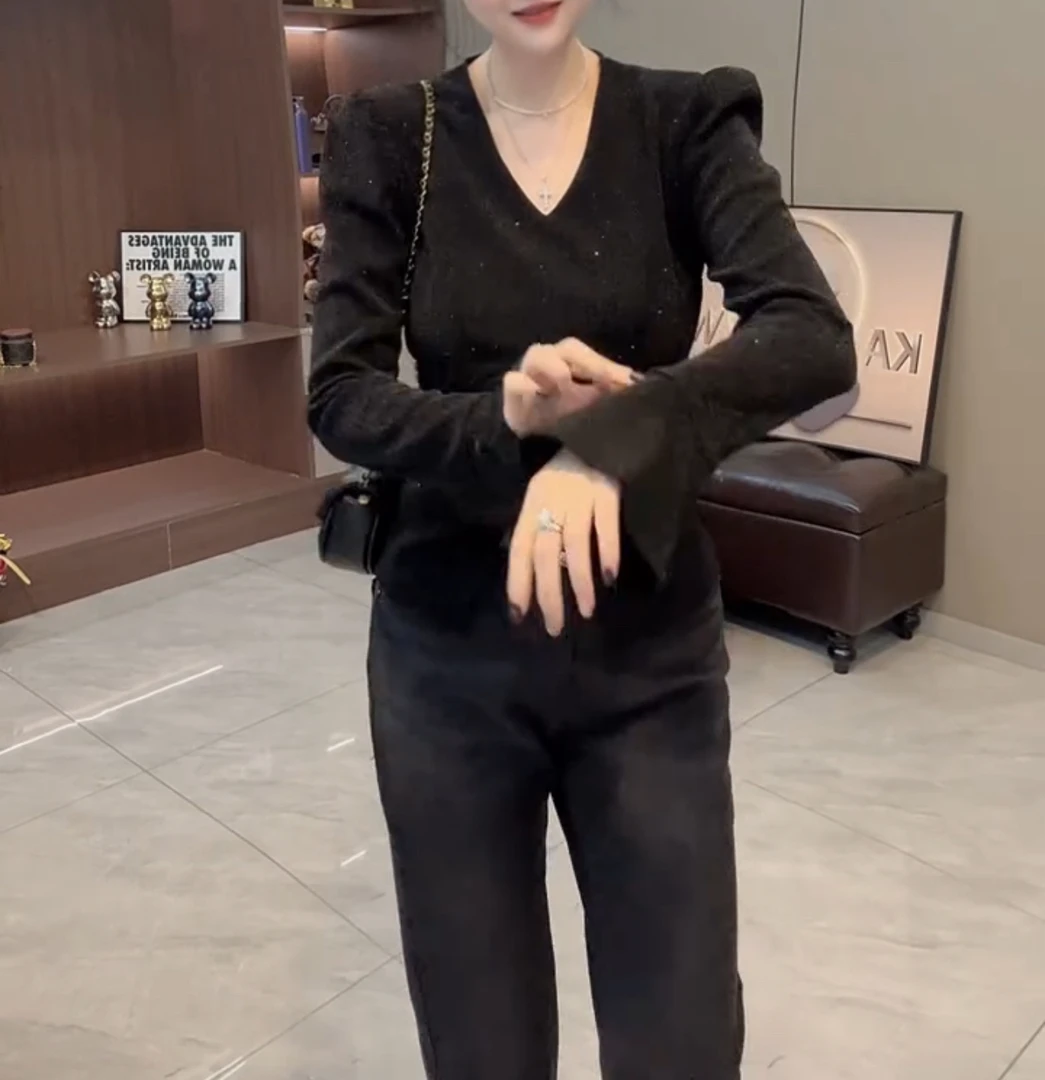 纯色法式女V领长袖喇叭袖修身打底衫