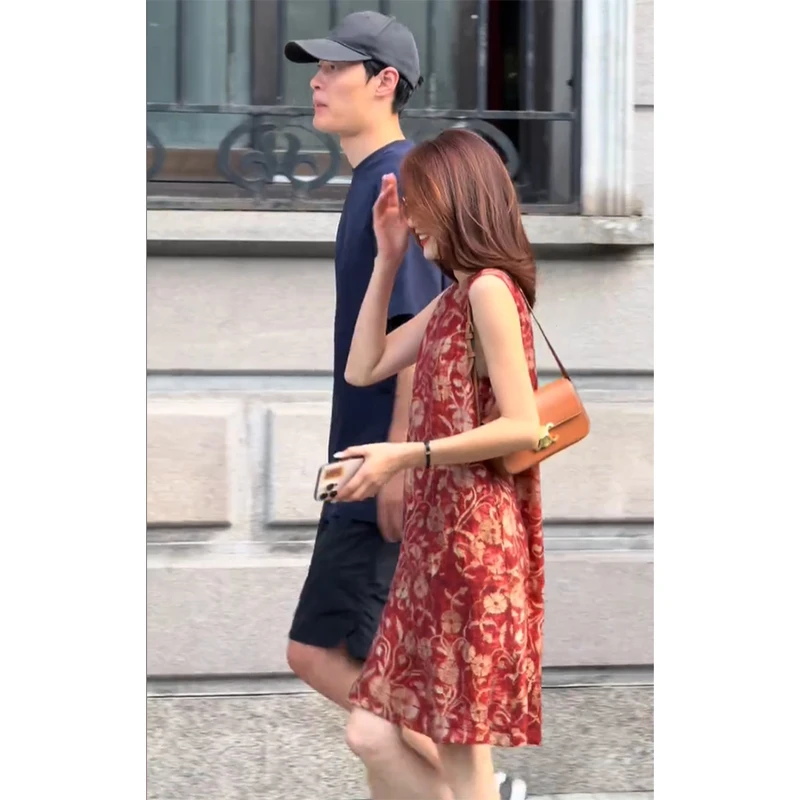 漂亮冷淡系连衣裙女夏季2025年新款气质高级感法式v领无袖背心裙