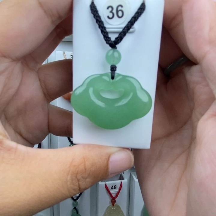 石英质玉未镶嵌颈饰