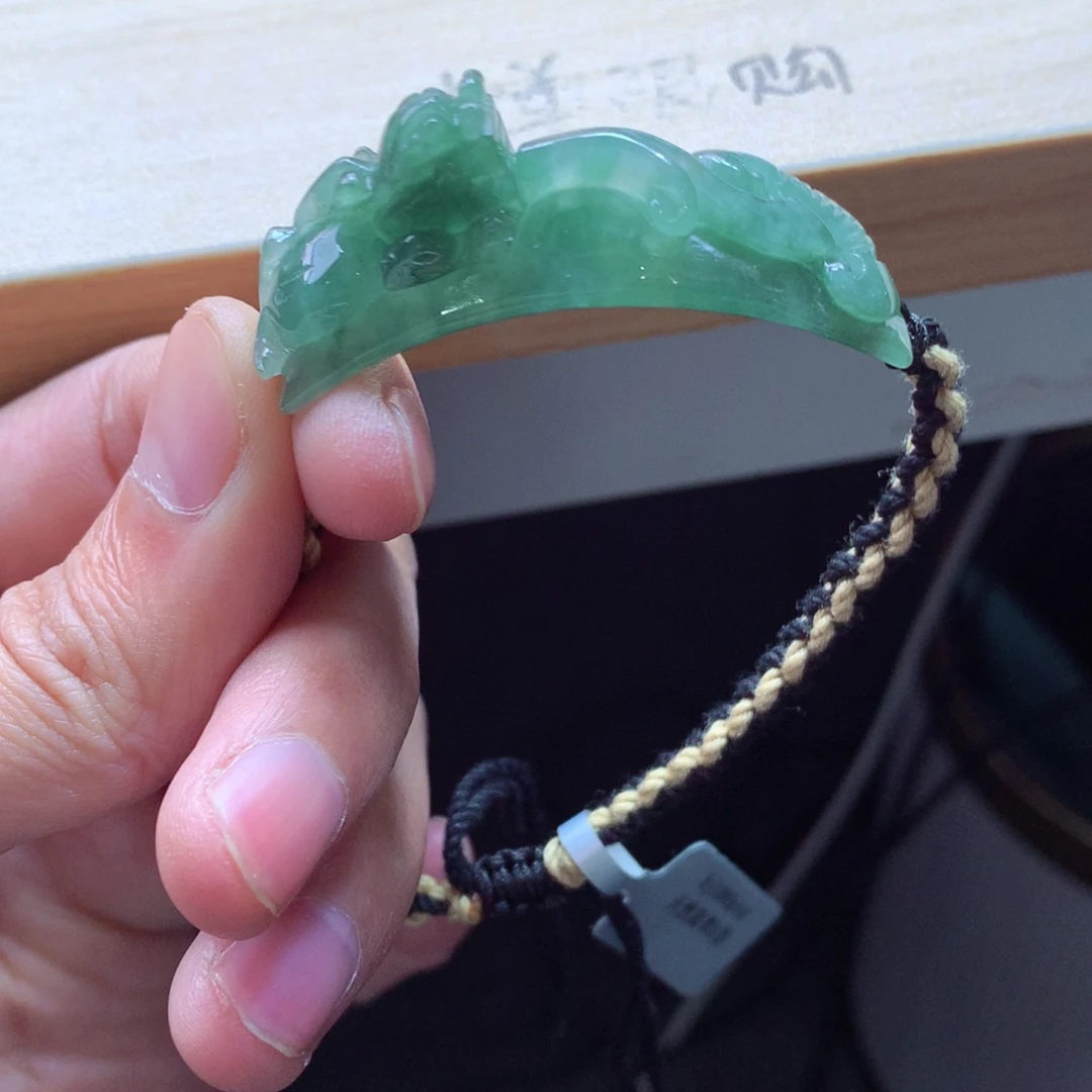 翡翠颈饰未镶嵌吊坠