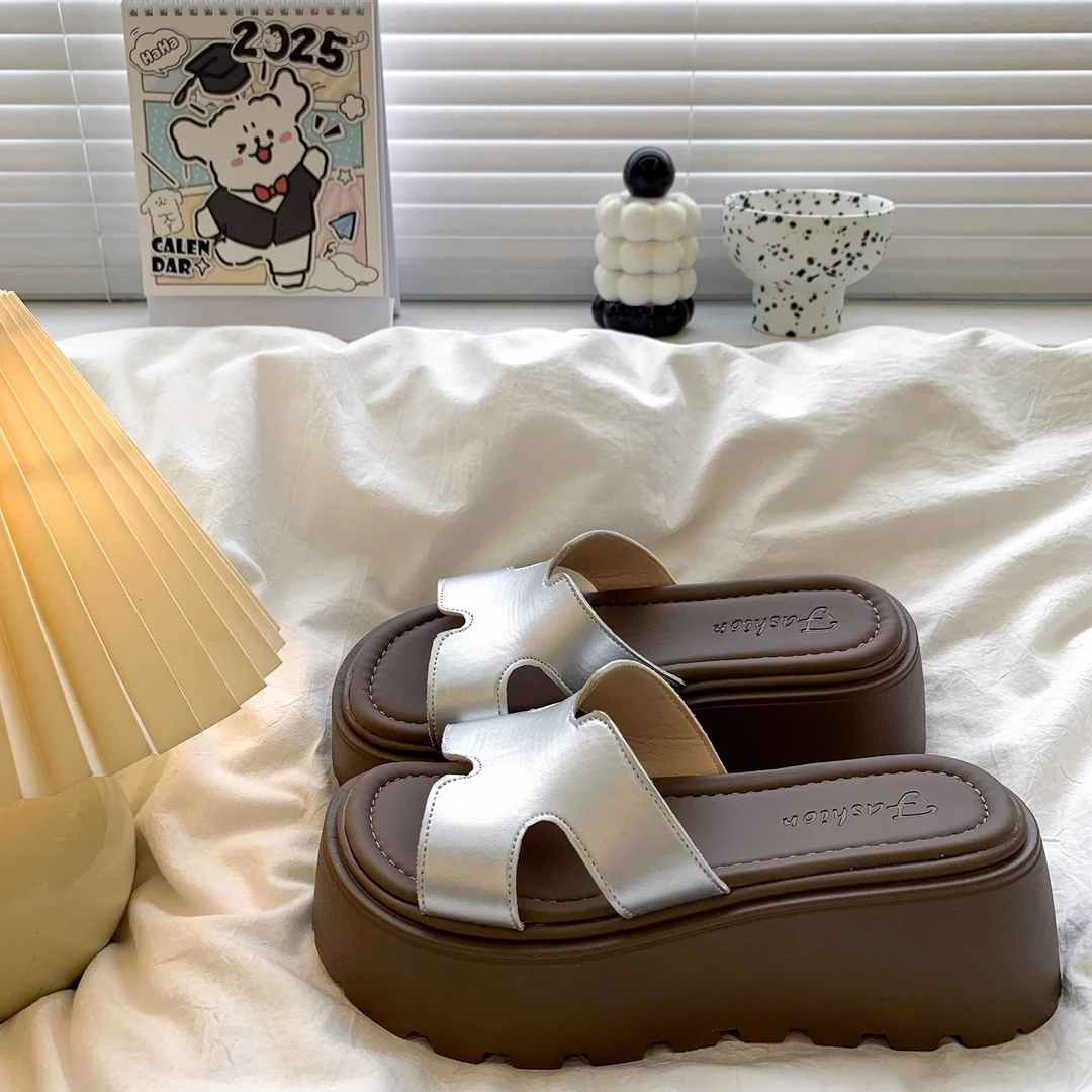 松糕厚底增高一字拖鞋女夏外穿2025新款配裙子法式软底踩屎感凉拖